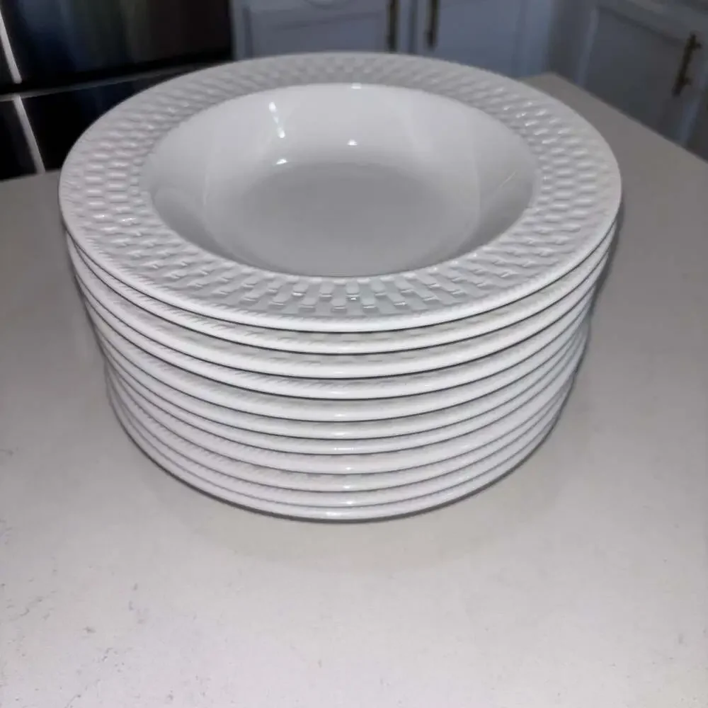 Oneida Wicker White 9” Large Rim Pasta Soup Bowls Set of 11